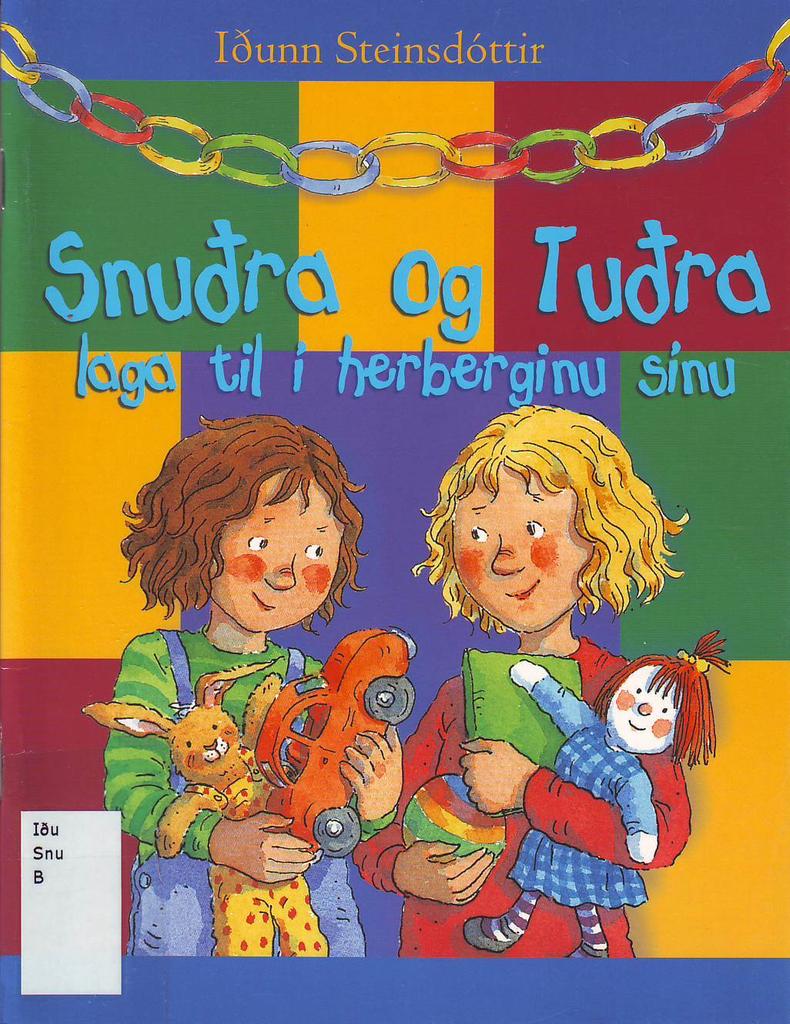Snuðra og Tuðra laga til í herberginu sínu